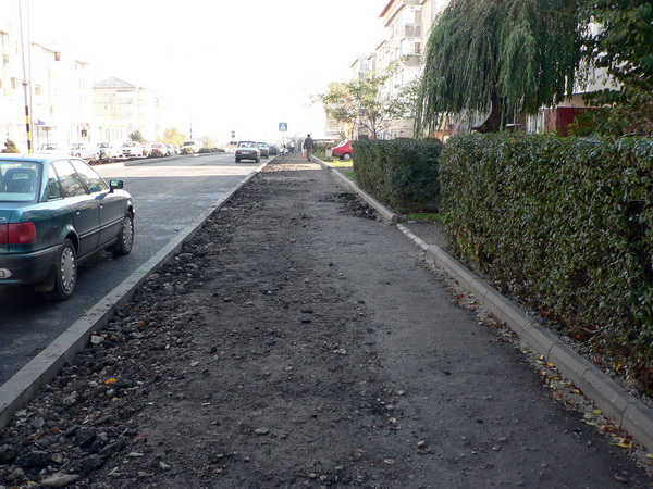 1.1 trotuar cu borduri montate str. Republicii.jpg